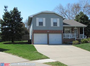 2700 Shelley Cir, Lincoln, NE 68516