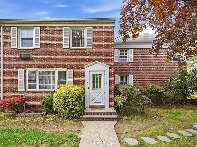 445 Morris Ave — Photo 12