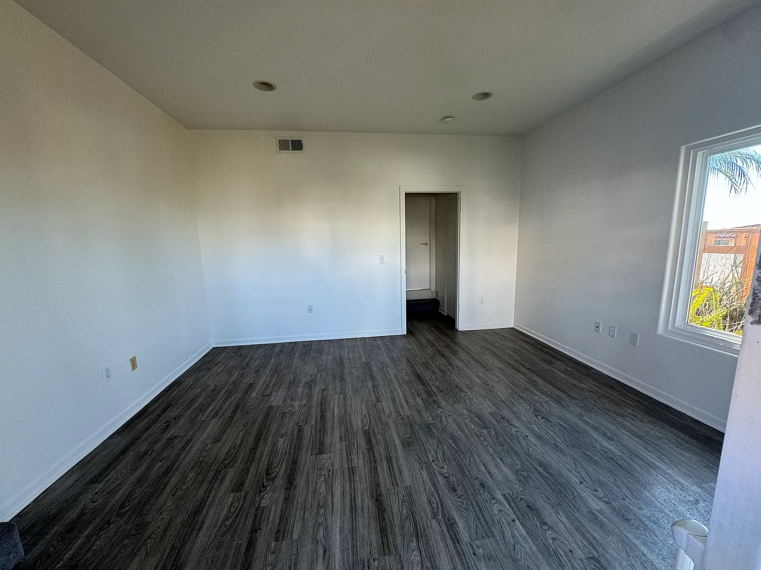 Studio, 350 sqft, $1,850 — Photo 4