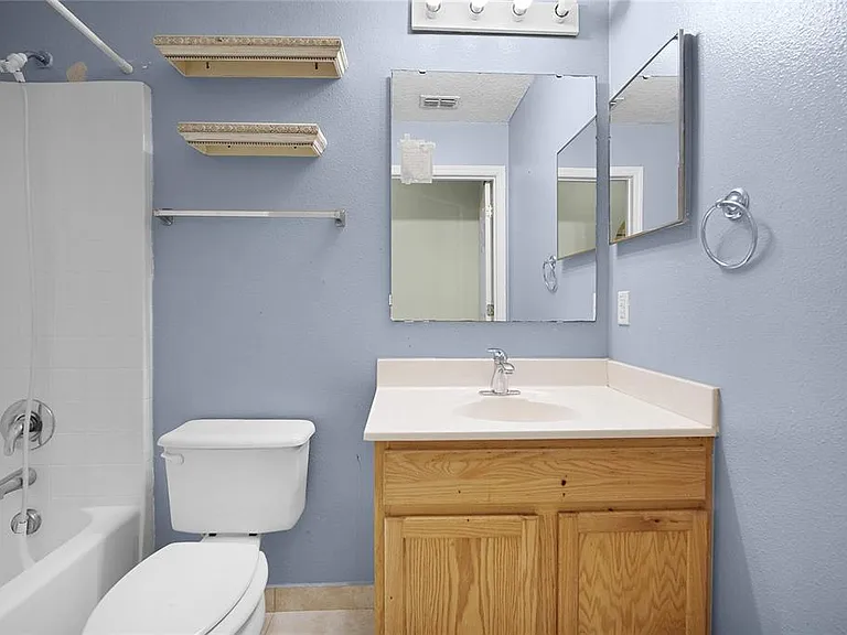 265 Jocelyn Dr — Photo 12
