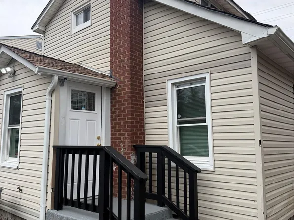 49 Railroad Ave, Amityville, NY 11701