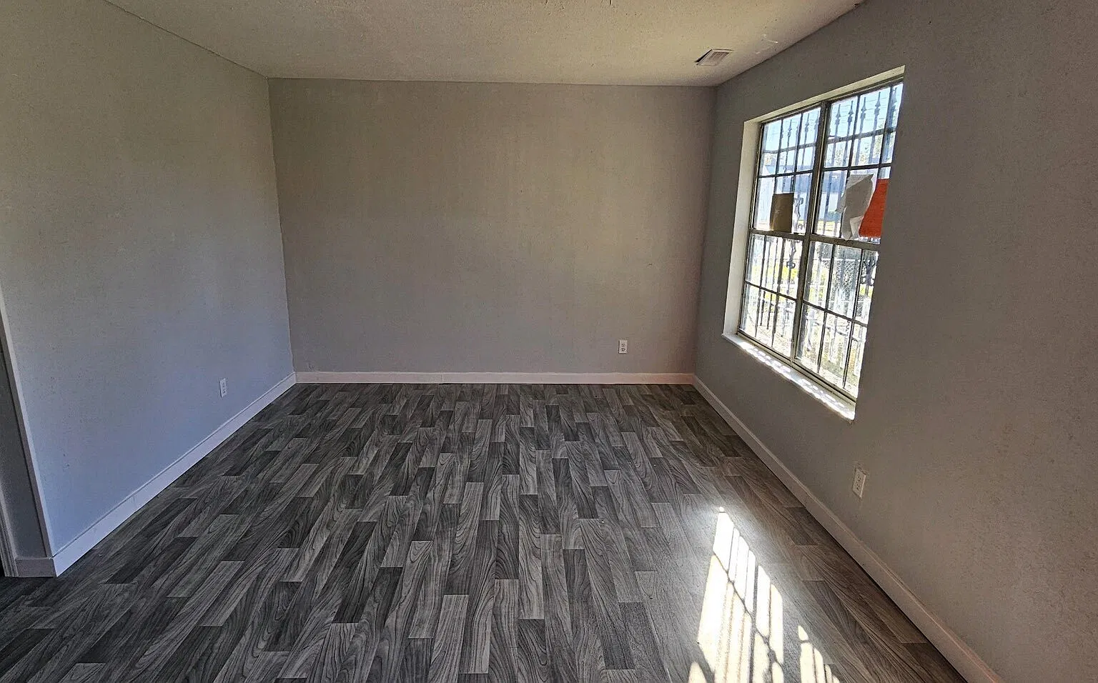 4137 Lee Avenue - 1 — Photo 3