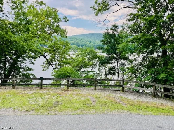 116 Lakeside Dr, Liberty Twp., NJ 07823