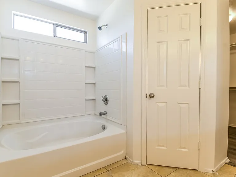 5206 W Glass Ln — Photo 14