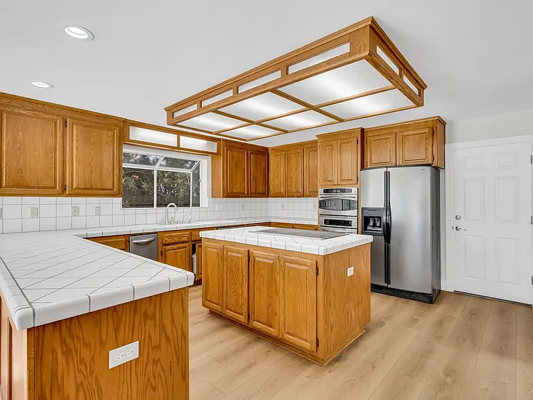 5650 Edgeview Dr — Photo 25