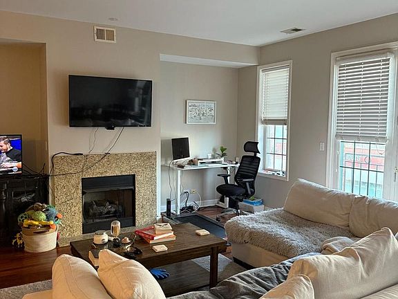 2nd image of 2650 N Halsted St APT 3