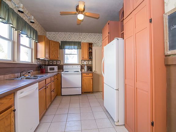 5th image of 341 Taylor Ct
