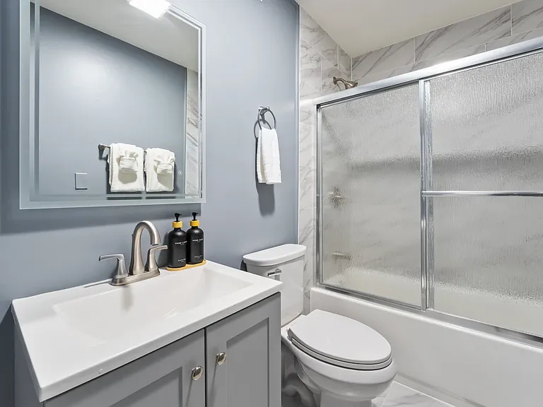 11S506 Lemont Rd — Photo 22