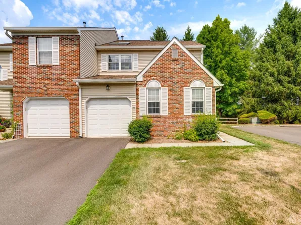 29 Pioneer Ct, Ewing, NJ 08628