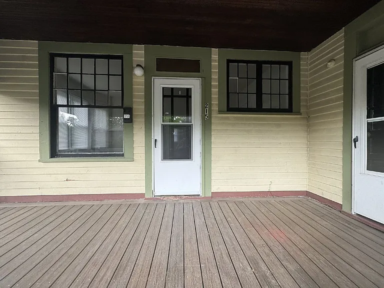 215 E 9th St — Photo 12