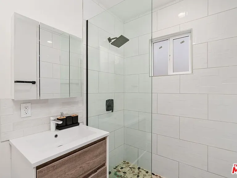 621 Rose Ave #B — Photo 16