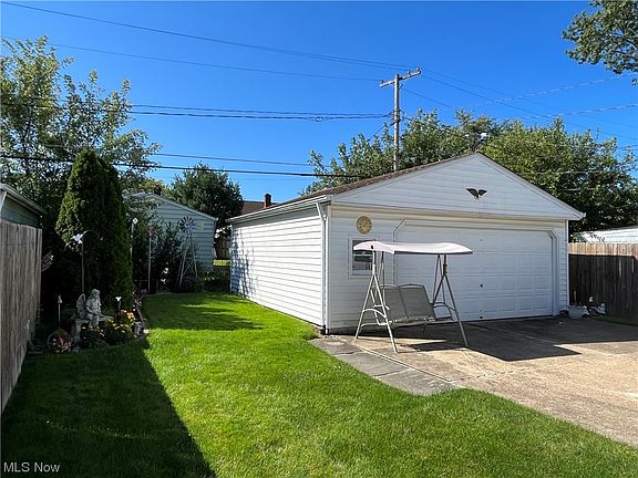 3rd image of 4715 Tuxedo Ave