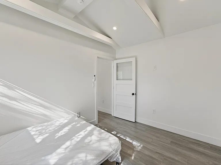 1616 S Norton Ave — Photo 8