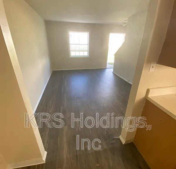 1801 Chicago Ave — Photo 11
