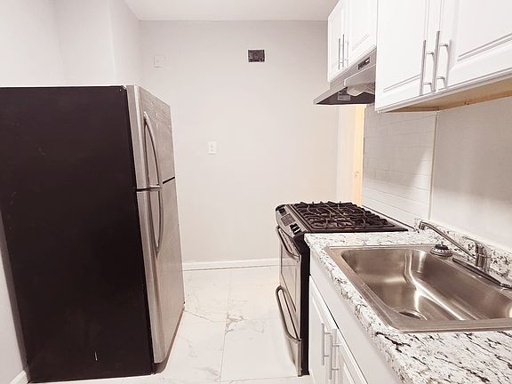 2nd image of 234 Lexington Ave #2B
