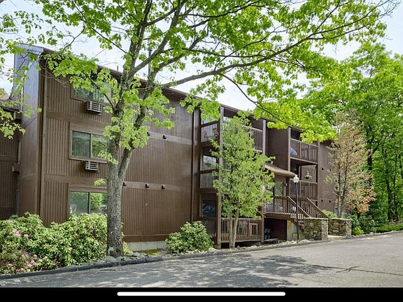 5th image of 340 Sunderland Rd #D-16