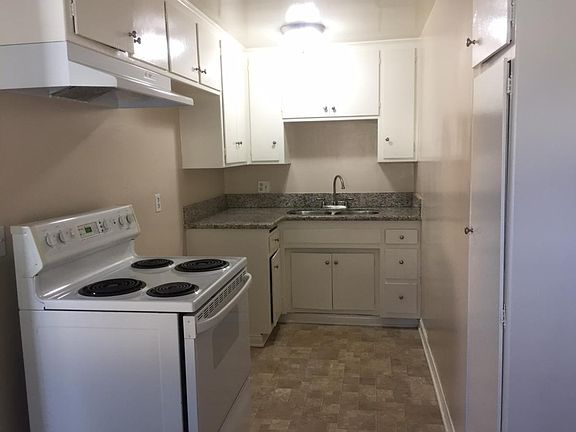 3rd image of 6302 Comstock Ave