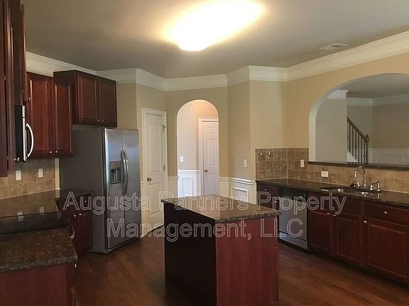 5th image of 221 Corley Cir