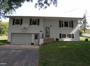 10297 Scenic Bluff Rd, Savanna, IL 61074