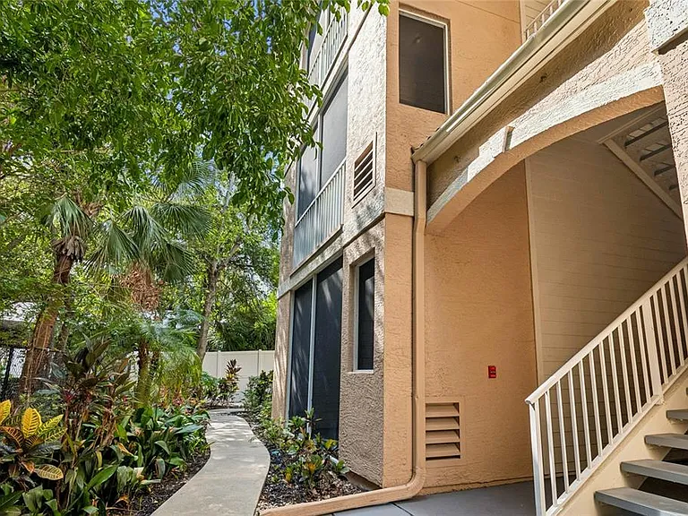 5211 Bay Club Cir — Photo 17