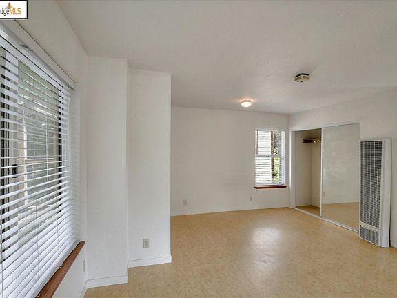 3rd image of 30 Crescent Dr