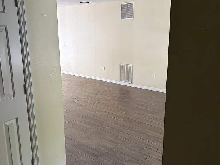 4210 Clubside Dr — Photo 4