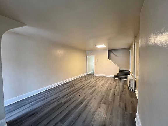 2nd image of 21 Nassau St