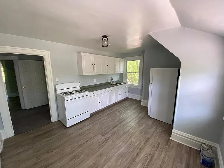 646 Maple Ln #5 — Photo 3
