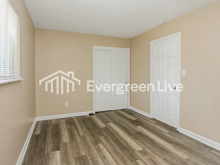 3433 Caroline Ave — Photo 9
