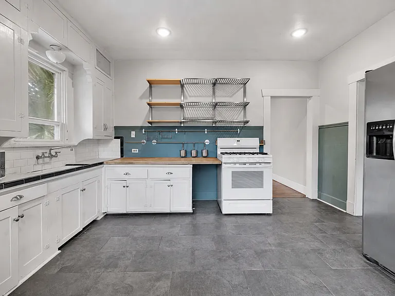 502 E Courtland Pl — Photo 7