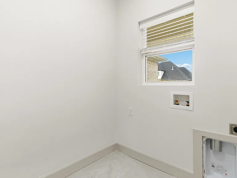 910 Trestle Ln — Photo 18