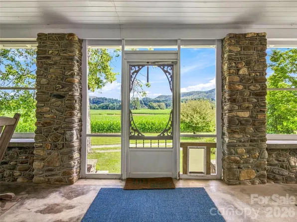 96 Merle Farm Ln, Pisgah Forest, NC 28768