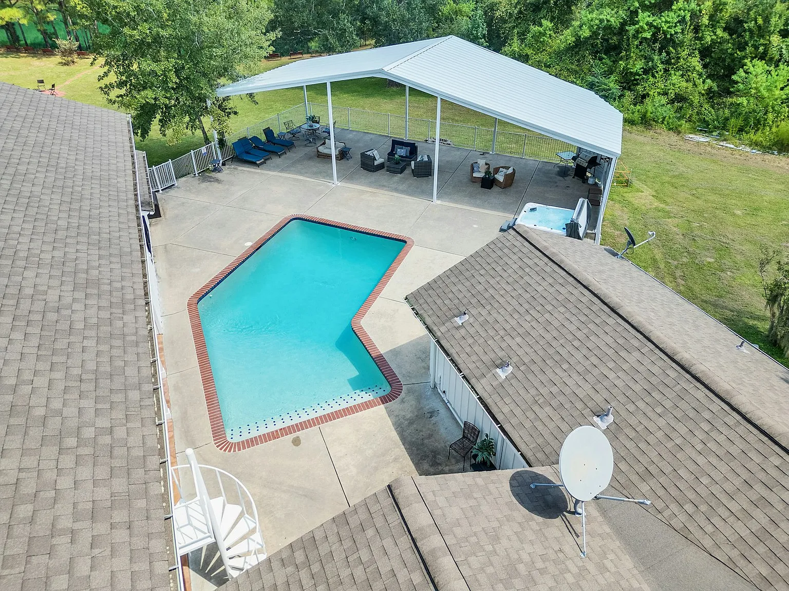 8402 Matthews Ln, Unit 1 — Photo 4