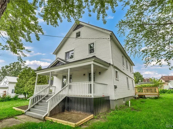 1 Oak St, Silver Creek, NY 14136