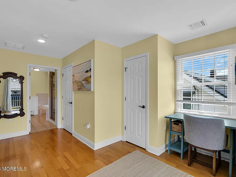 310 18th Ave — Photo 24