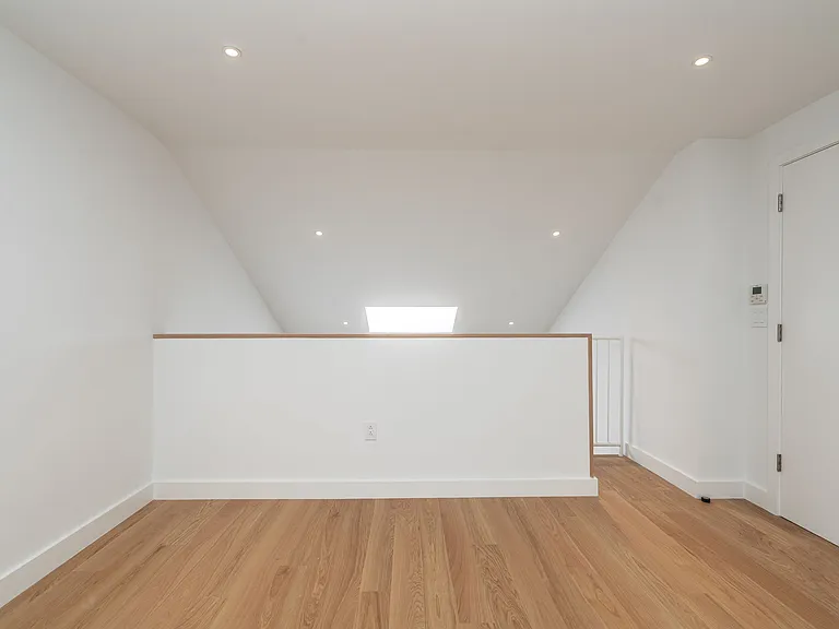 321 E 22nd St #6M — Photo 9