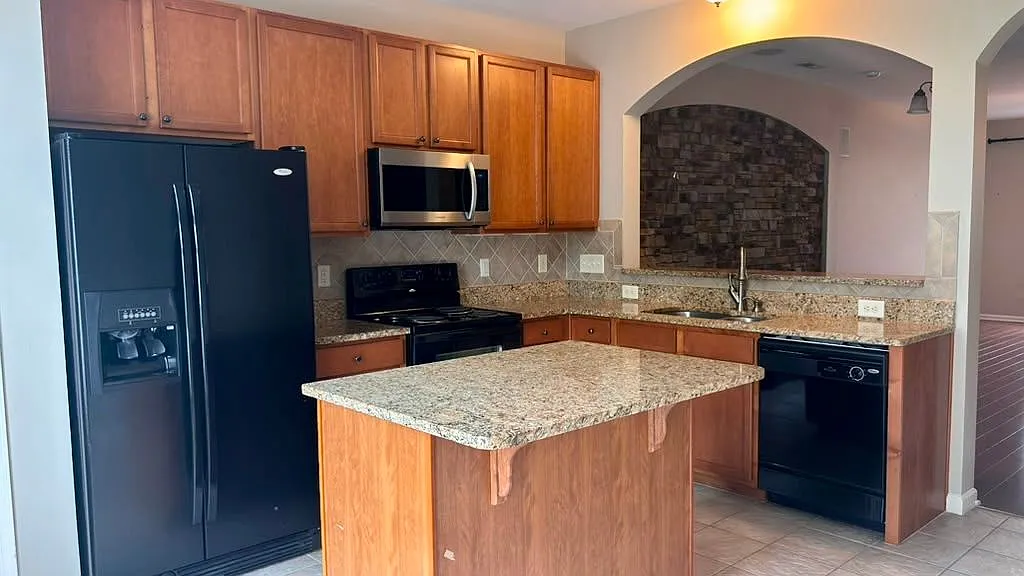 2 bed, 2.5 bath, 1360 sqft, $1,950 — Photo 3