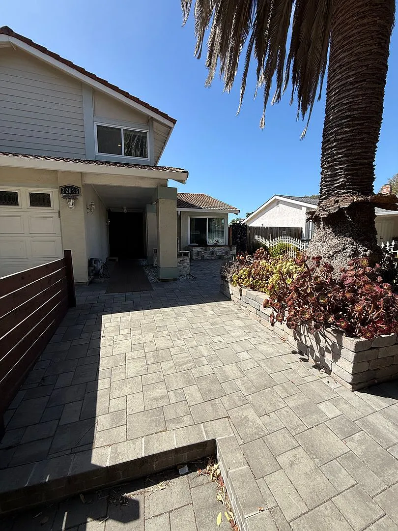 Coming Soon! |$4,300 / Stunning 4br/2.5 Ba Family Home In North Fremont! — Photo 4