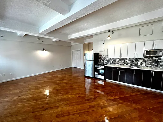 Rented by City Connections Realty | media 9