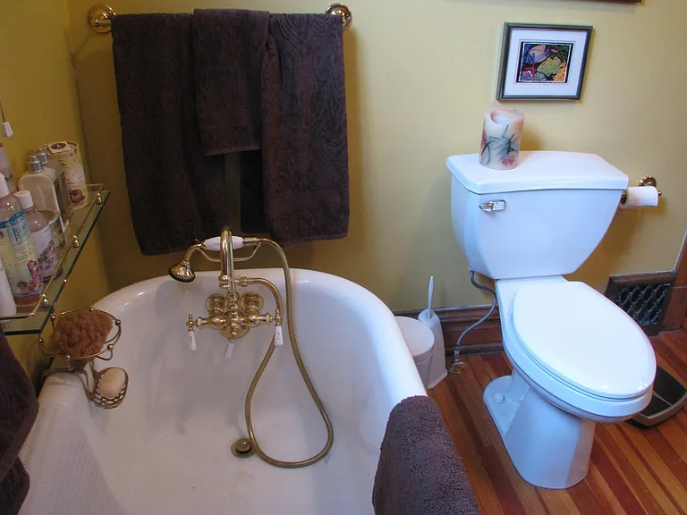 2364 Clermont St — Photo 12