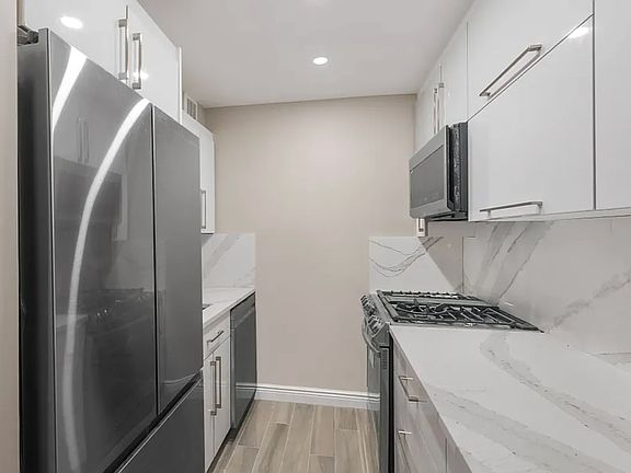 4th image of 155 E 38th St APT 4K
