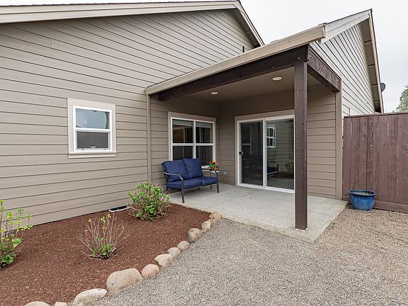 5th image of 217 White Oak Way