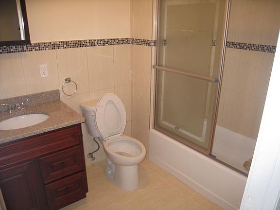 3rd image of 3113 23rd Ave Ste 4F