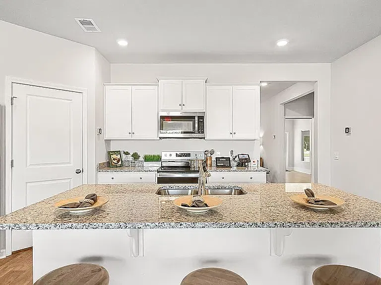 4 bed, 1774 sqft, $2,450 — Photo 2