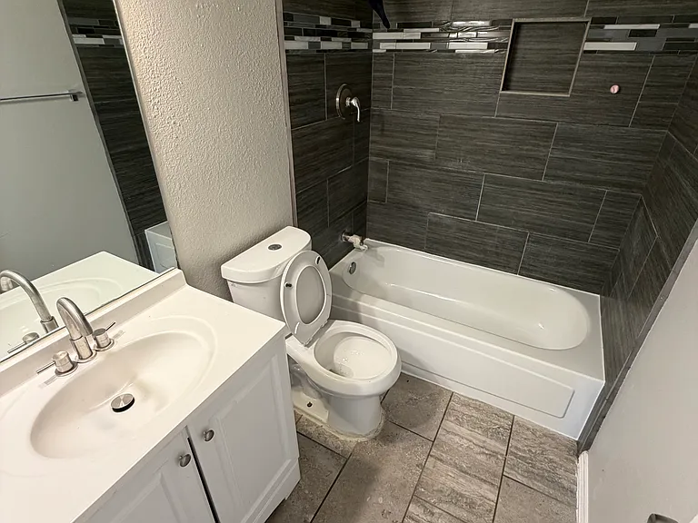 222 Lydia Cir — Photo 8
