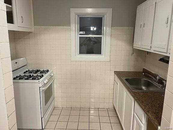 3rd image of 221 La Motte Ln