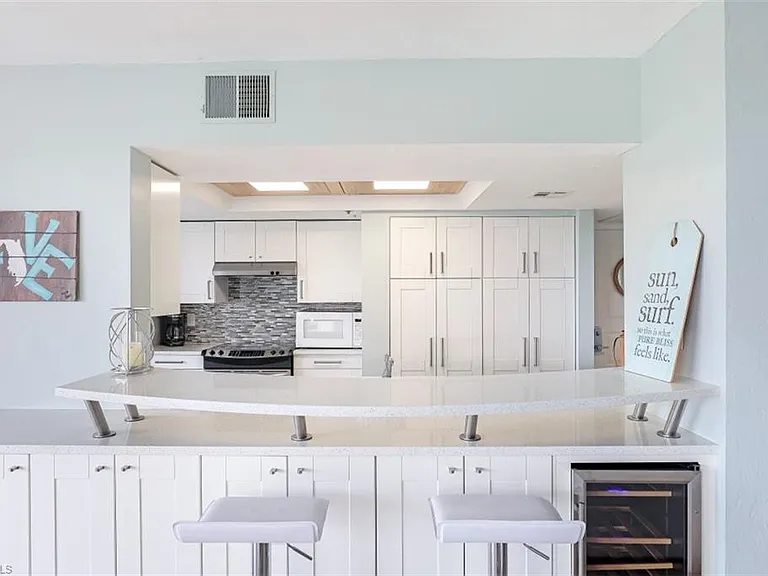 5501 Heron Point Dr #501 — Photo 10