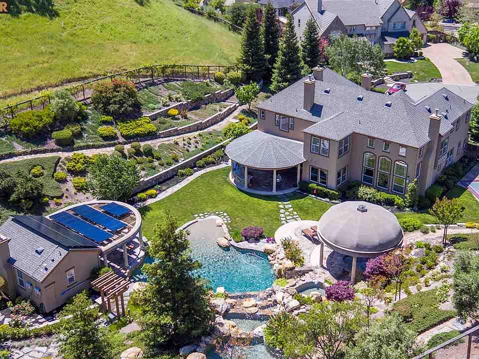 1st image of 265 Eagle Ct