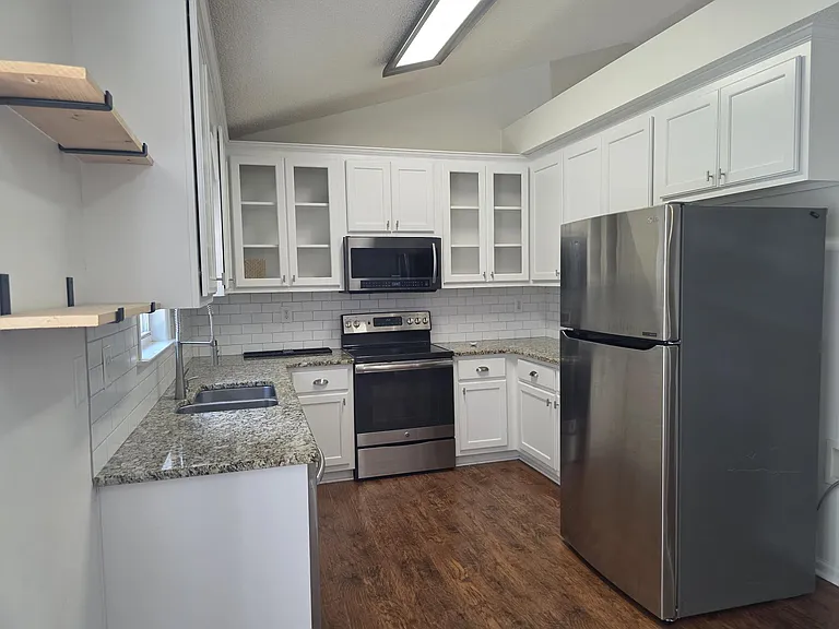 100 Parrish Farm Ln — Photo 4