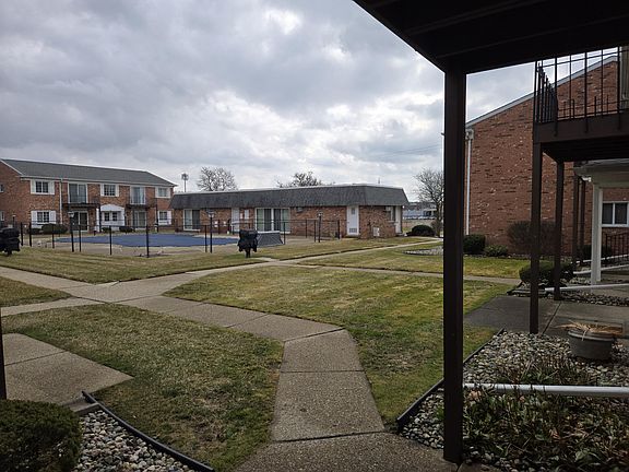 3rd image of 1512 Normandy Rd #105